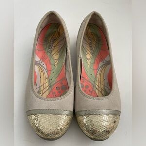 Skechers Gold and Cream Women's Flats